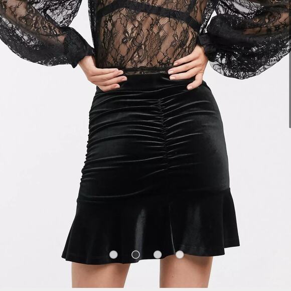 & Other Stories Black Velvet Ruched Mini Skirt - Picture 10 of 11